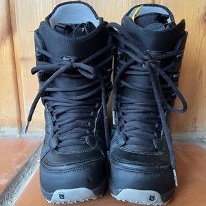 Good condition Burton Hail Snowboots